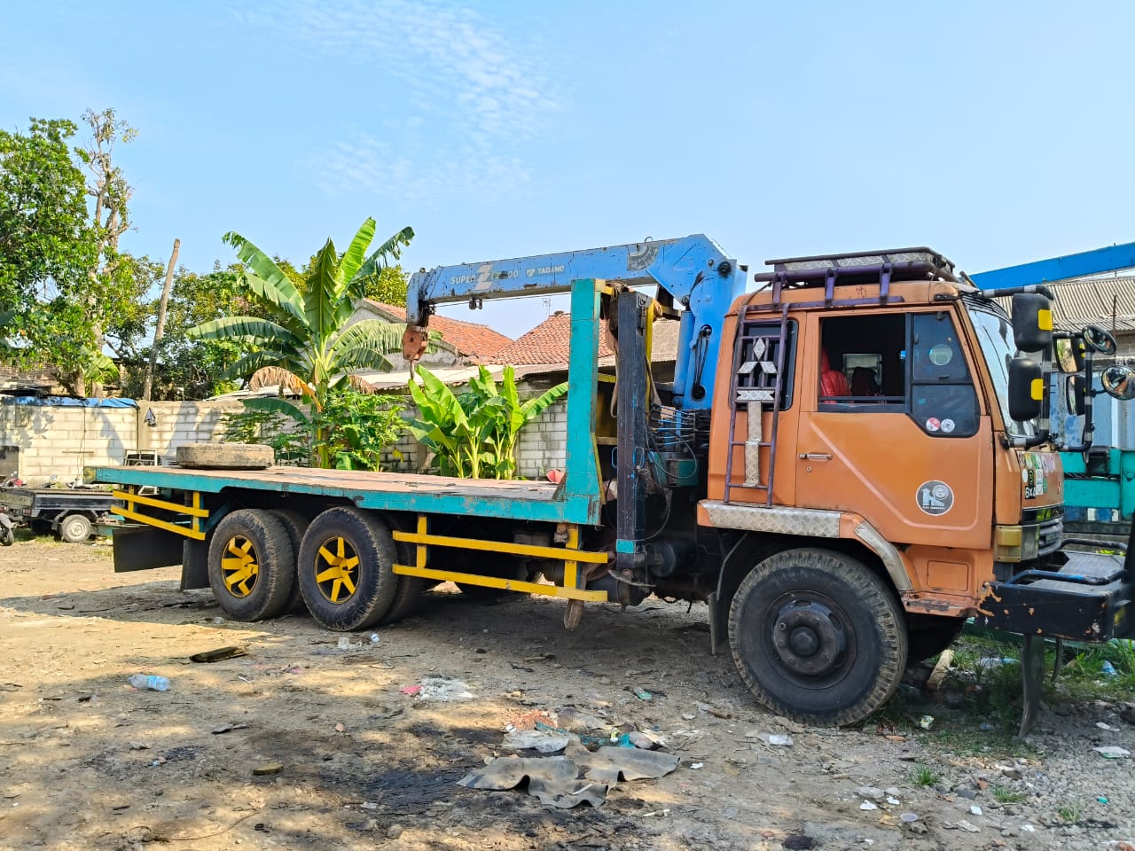 Pengoperasian Sewa Mobil Crane 5 Ton Tangerang oleh Operator Ahli